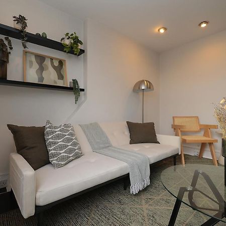 2 Bedroom Chic Apartment With Private Balcony In Notting Hill ลอนดอน ภายนอก รูปภาพ